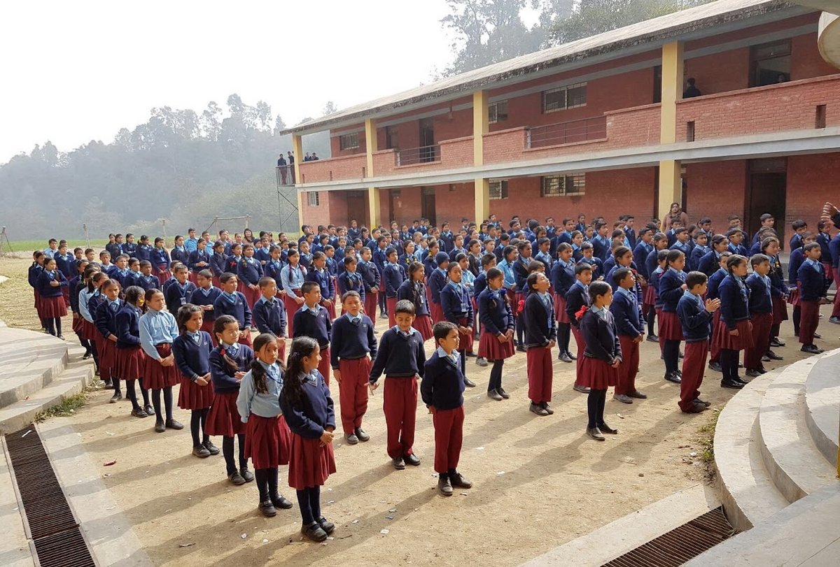 Schulhof in Nepal